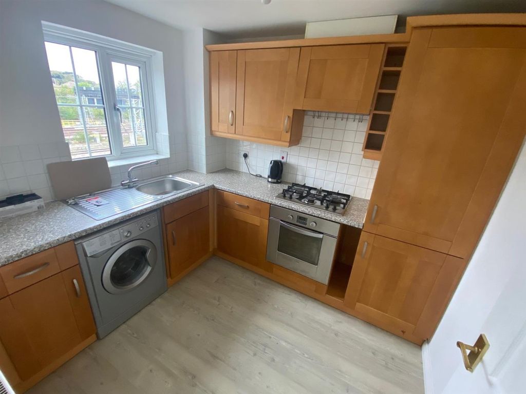 Property photo 2 of 9 Kitchen New.Jpg