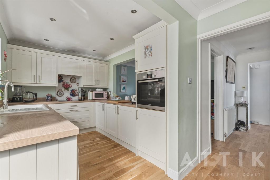 Property photo 3 of 35 Moorfield_024.Jpg
