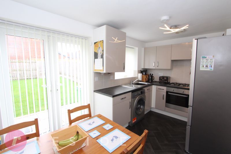 Property photo 3 of 18 Dining Kitchen