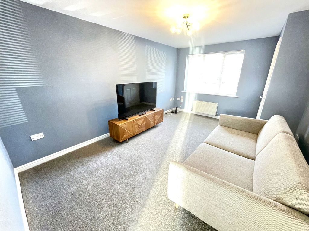 Property photo 3 of 9