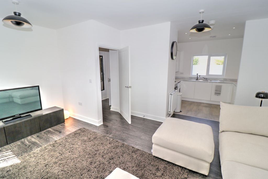 Property photo 3 of 15 Img_8342