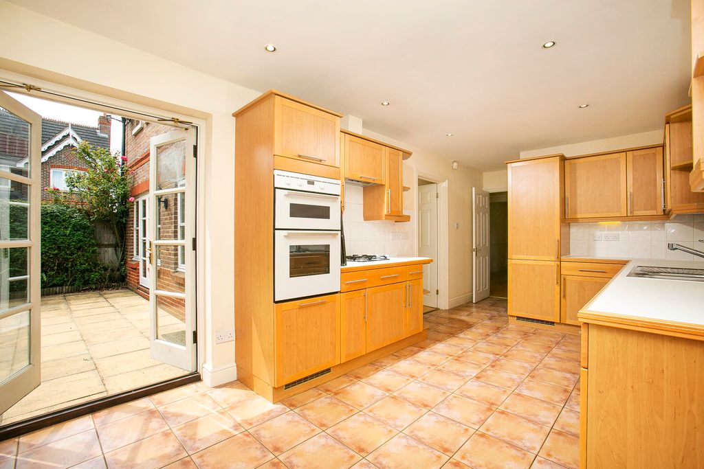 Property photo 3 of 11