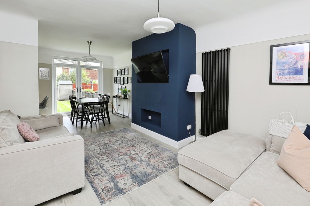 Property photo 3 of 15 Lounge/Dining Room