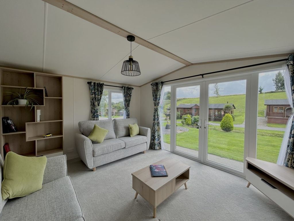 Property photo 2 of 5 Charmouth L.Jpg