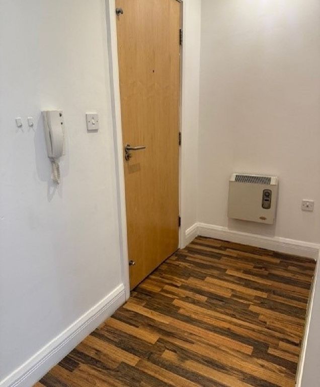 Property photo 2 of 10 Hall