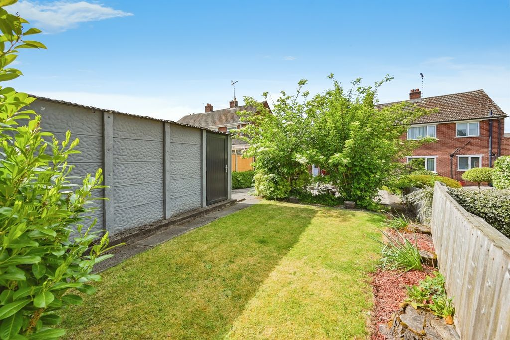 Property photo 2 of 18 Gardens: