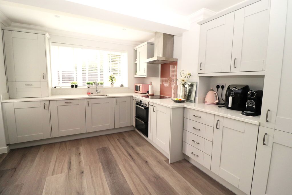 Property photo 1 of 15 6