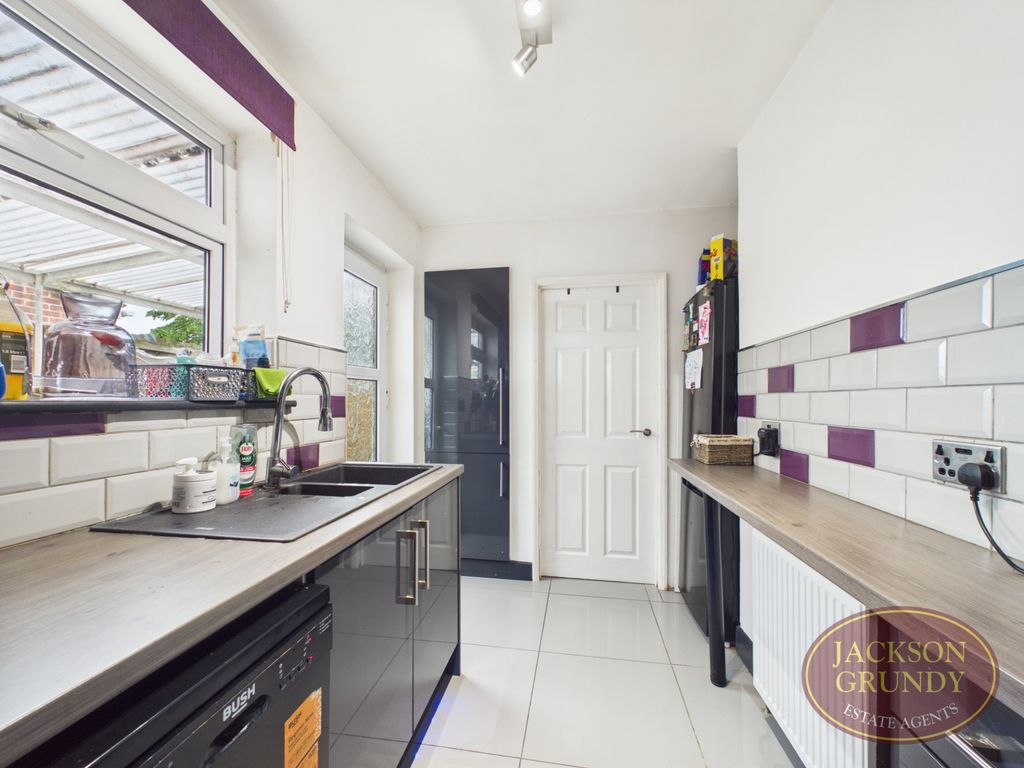 Property photo 3 of 15 Draycott Close