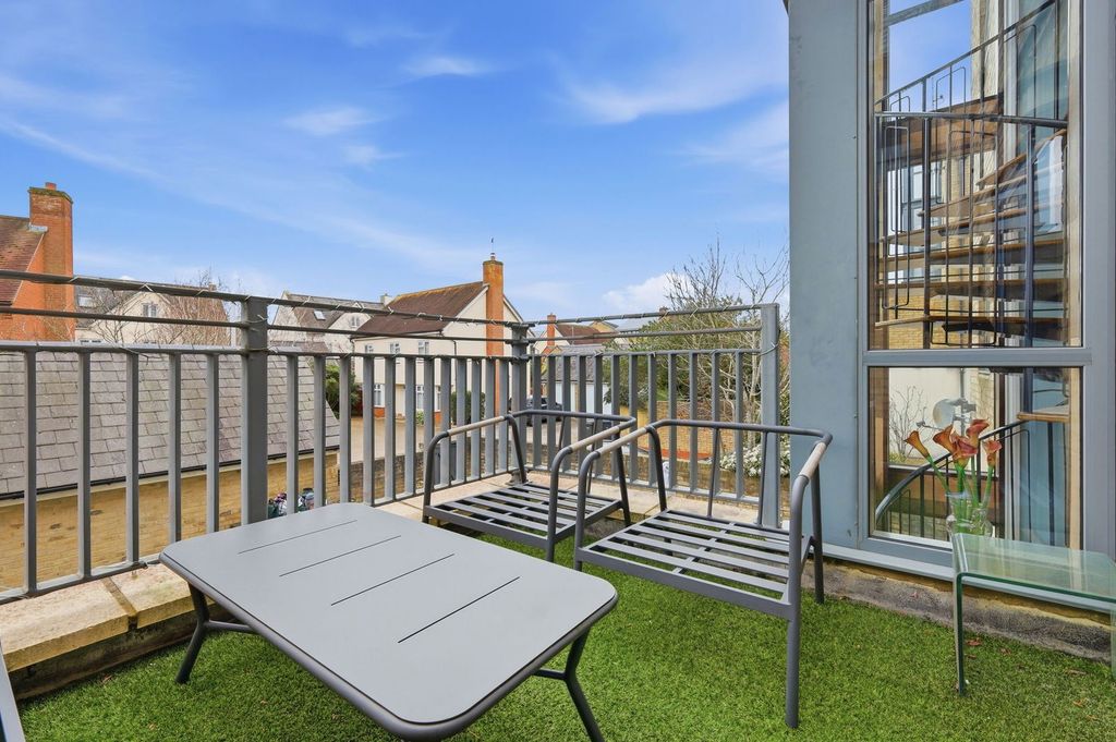 Property photo 2 of 36