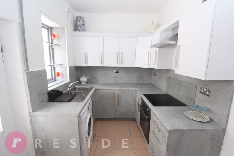 Property photo 3 of 11 Kitchen