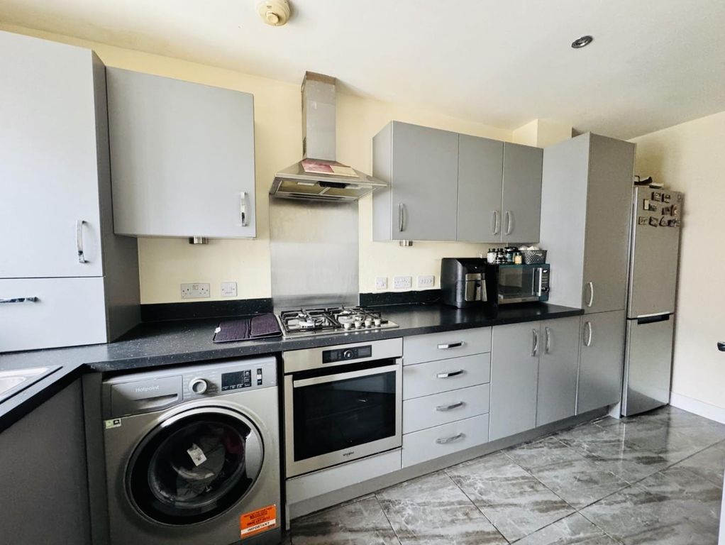 Property photo 2 of 11 Kitchen.Jpg