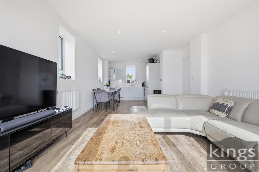 Property photo 2 of 14 Living Room/Kitchen