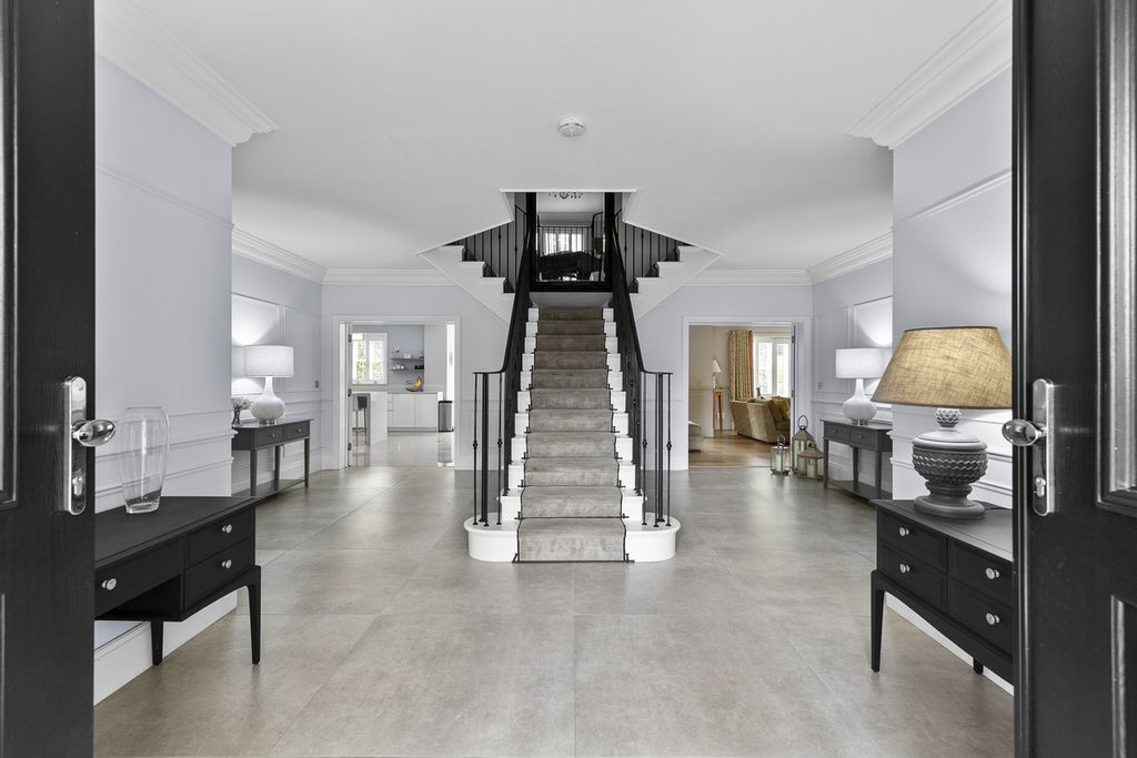 Property photo 2 of 47