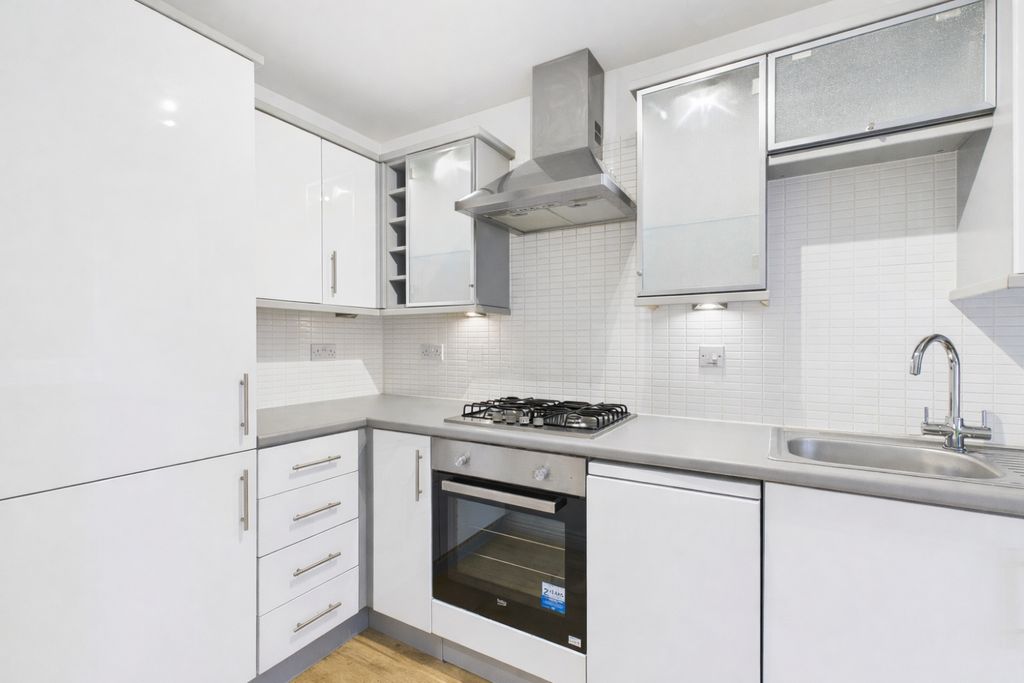 Property photo 2 of 7 Kitchen