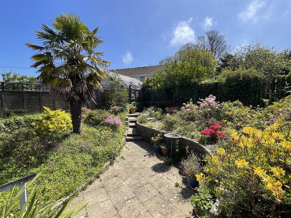Property photo 2 of 11