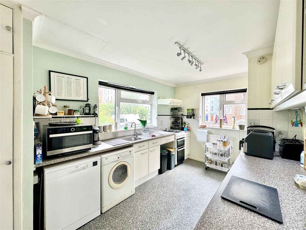 Property photo 3 of 16