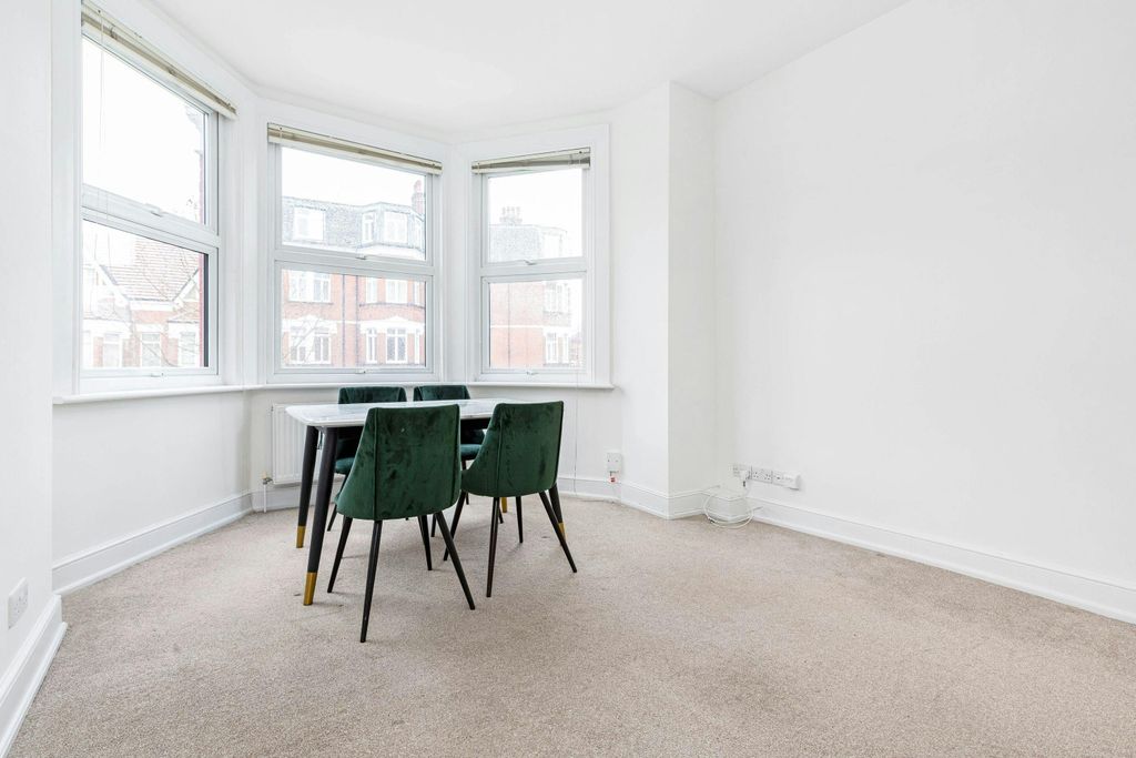 Property photo 3 of 9 Dw62B_Chichele_Road__London__Nw2_3Dd13.Jpg
