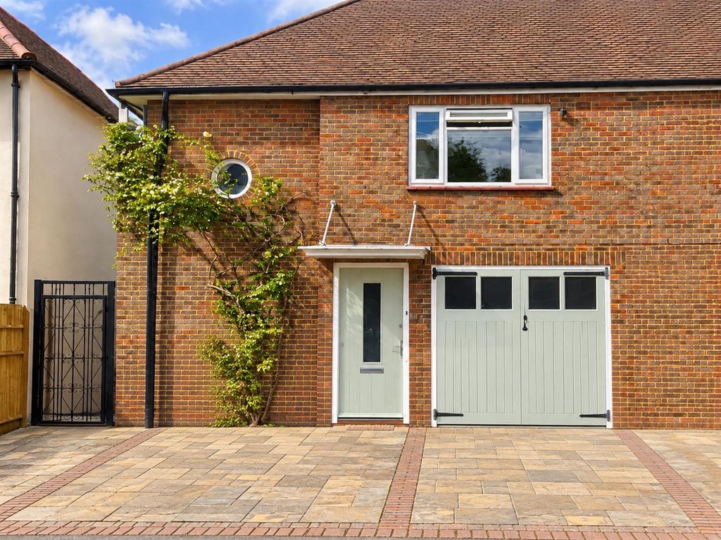 Property photo 1 of 12 Derwent Ashridge Way