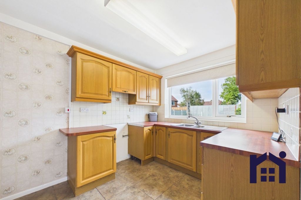 Property photo 3 of 22 Kitchen