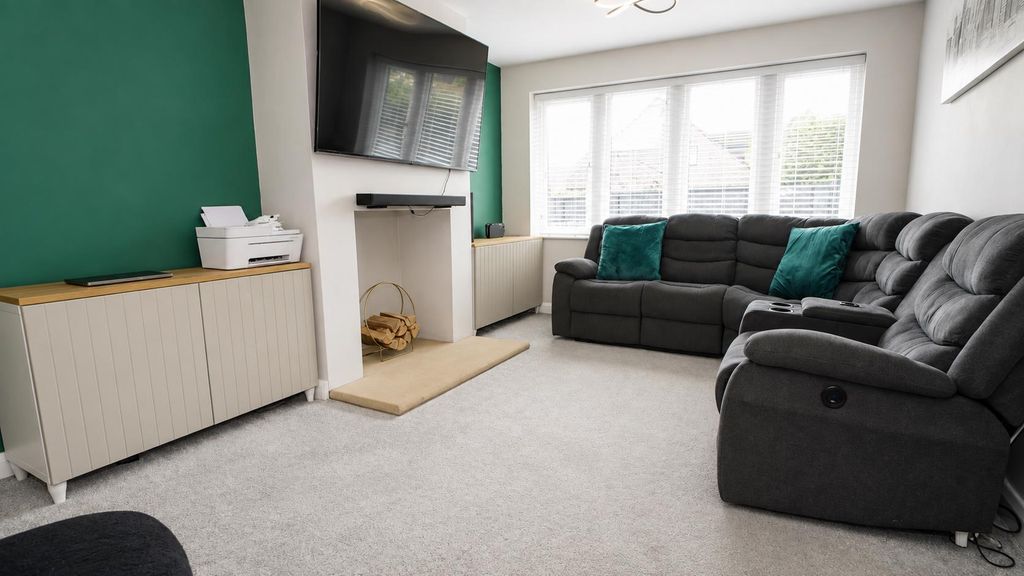 Property photo 3 of 24 Lounge.Png