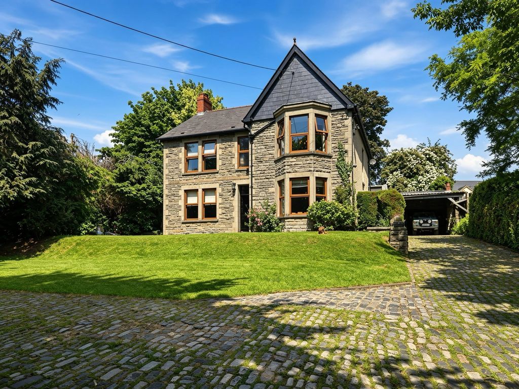 Property photo 2 of 28