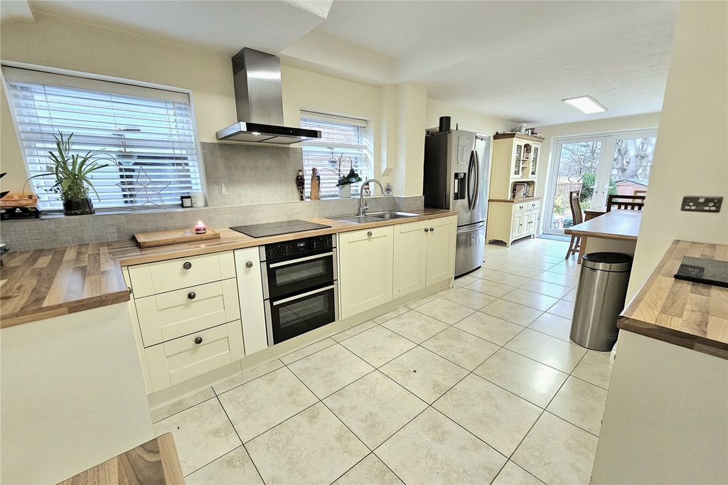 Property photo 2 of 15 Picture No. 14