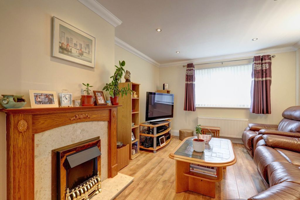 Property photo 2 of 21