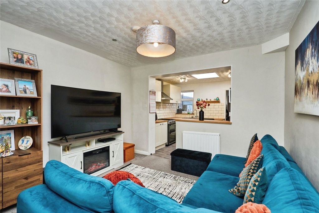 Property photo 2 of 18 Lounge