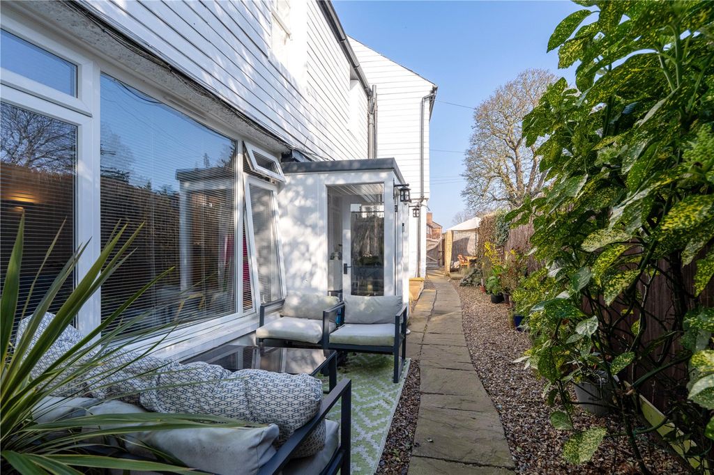 Property photo 2 of 7 Picture No. 18