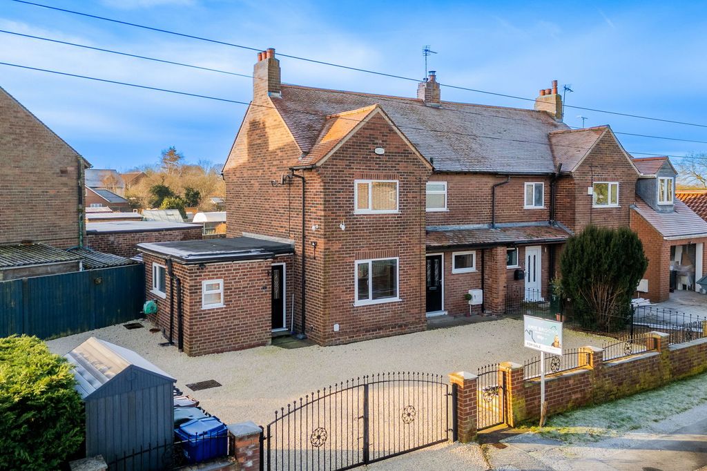 Property photo 1 of 32