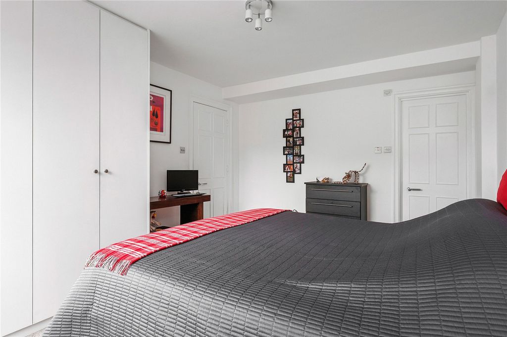 Property photo 3 of 25 Principal Bedroom