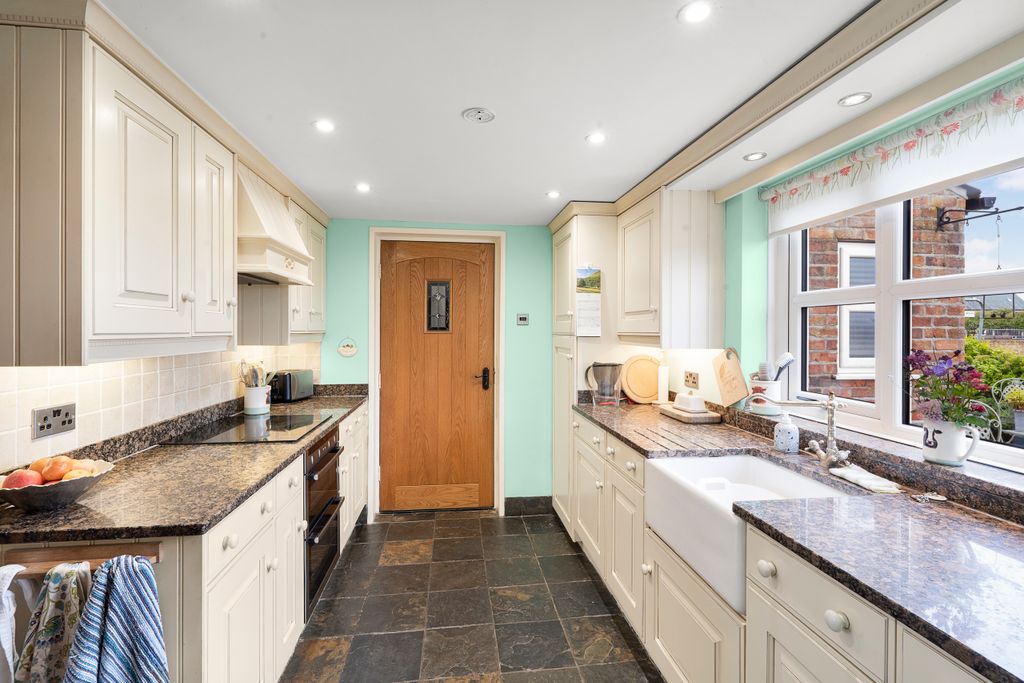 Property photo 3 of 15 Kitchen