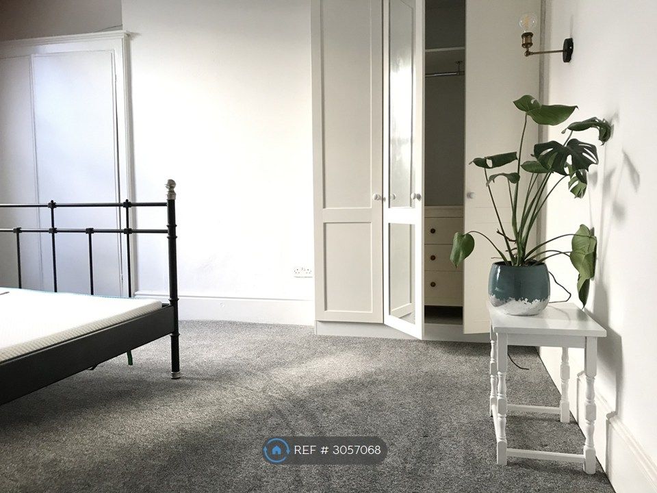 Property photo 1 of 6 Bedroom