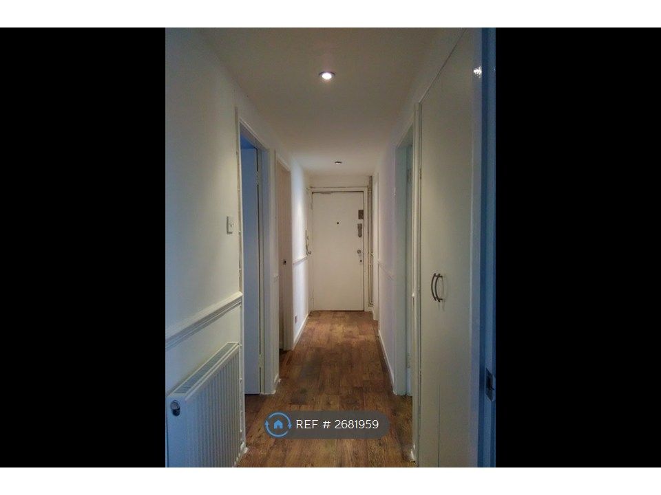Property photo 3 of 17 Corridor