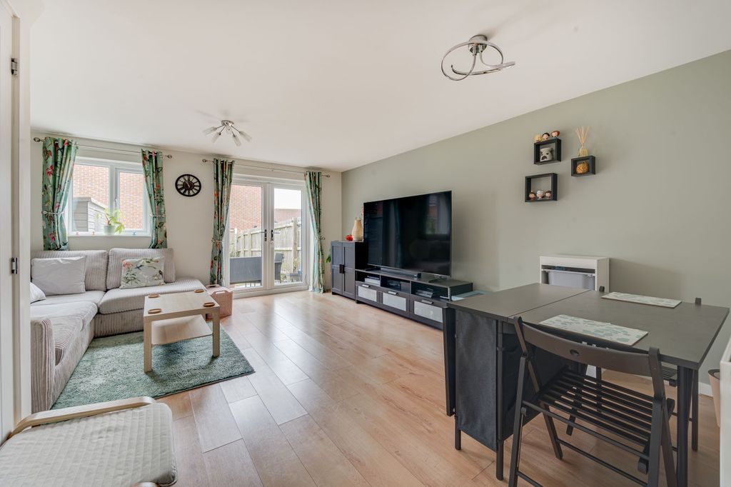 Property photo 2 of 20