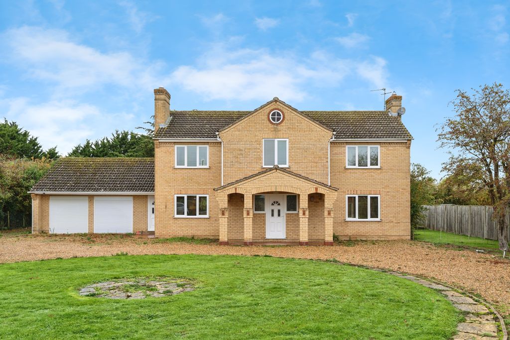 Property photo 2 of 26 Front Aspect