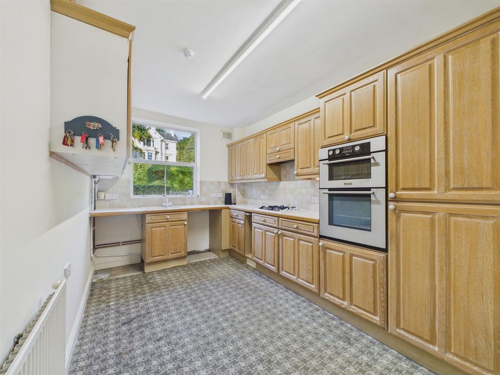Property photo 3 of 14 Cam03972G0-Pr0495-Still004.Jpg