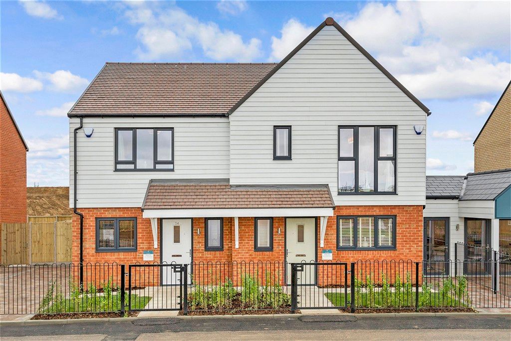 Property photo 3 of 9 Front