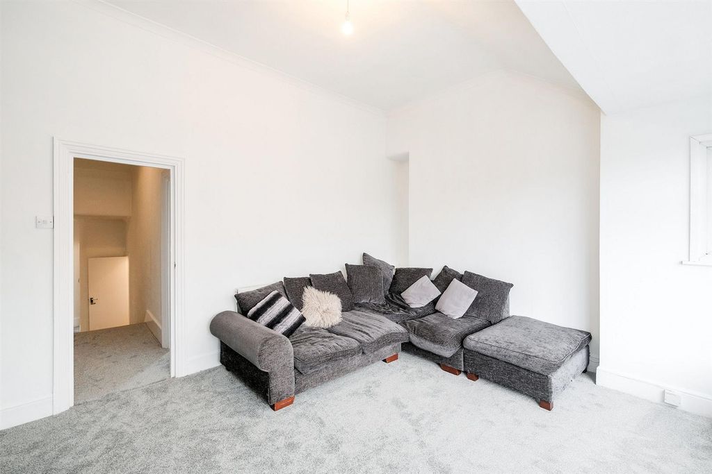 Property photo 2 of 12 182B High Road (16)_Web.Jpg