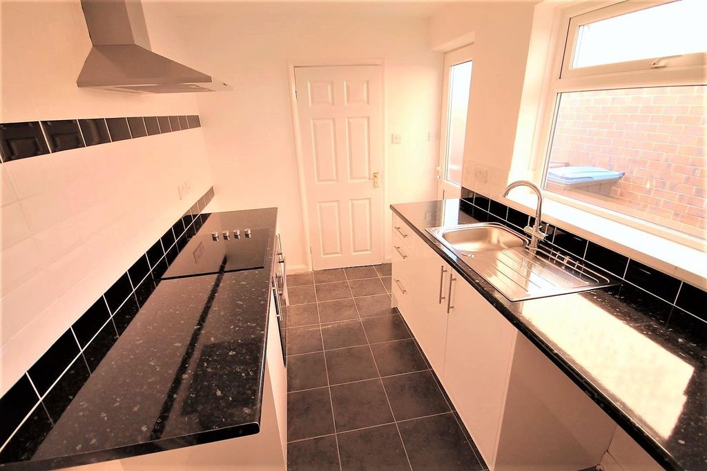 Property photo 2 of 6 Kitchen