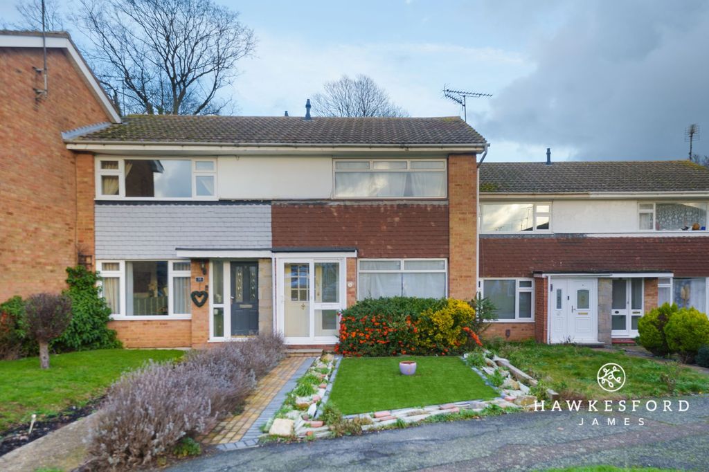 Property photo 1 of 12 Norwood Walk, Sittingbourne - Front