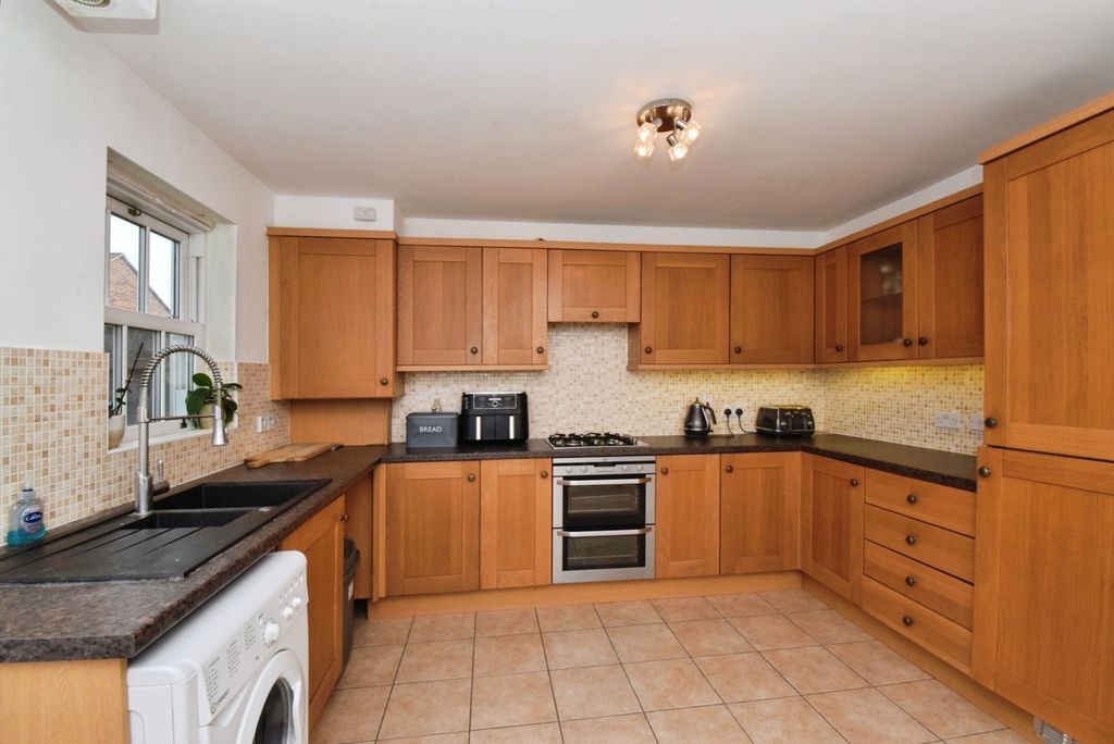 Property photo 3 of 24 Pbox-Img.Jpg