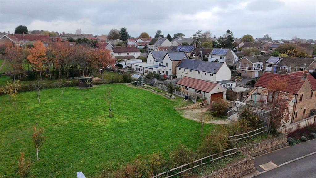 Property photo 3 of 12