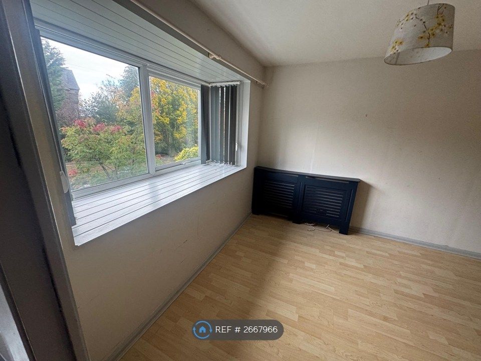 Property photo 3 of 7 Bay Windows