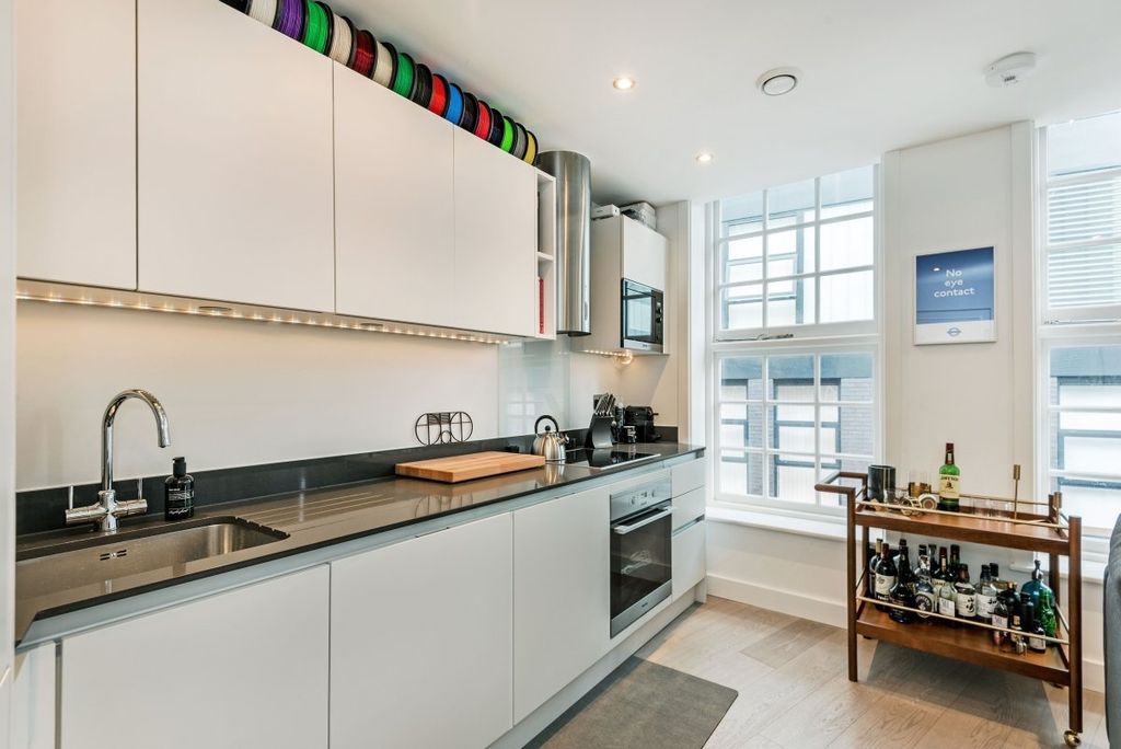 Property photo 2 of 10 Kitchen