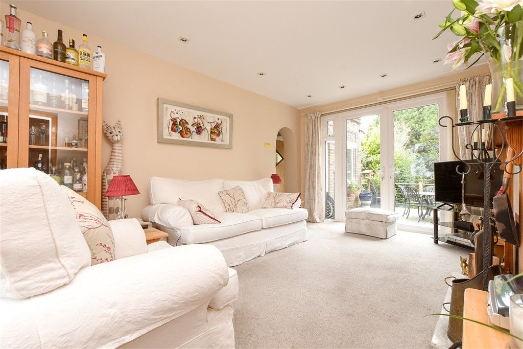 Property photo 1 of 15 Lounge