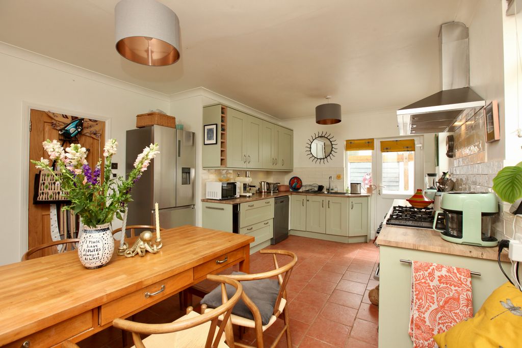 Property photo 3 of 21 Kitchen/Dining