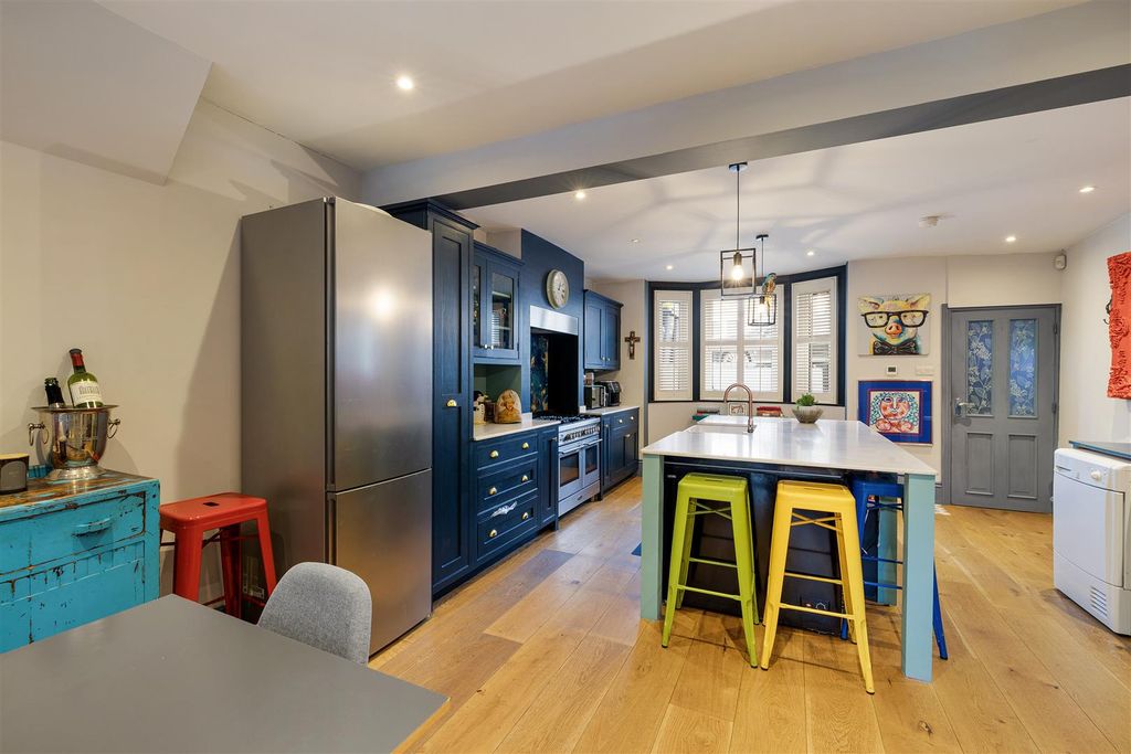 Property photo 3 of 49 Stanley Road, E18