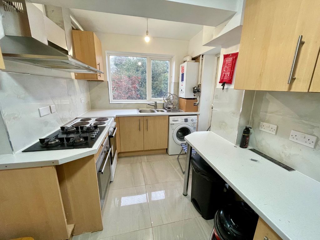 Property photo 2 of 12 5007182