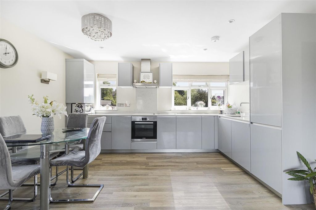 Property photo 3 of 11 -H5Usynr00E6Px9G1Rzotg.Jpg